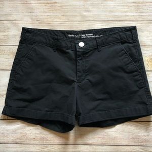 GAP - black khaki shorts